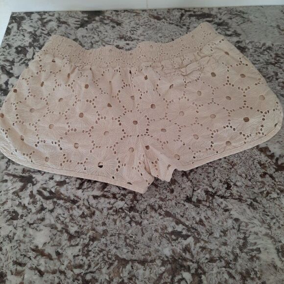 Vera Wang Shorts size M‎ - Picture 2 of 9